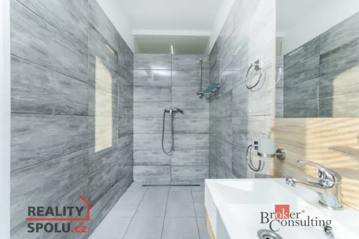 Pronájem bytu 1+kk, Praha - Záběhlice, Topolová, 31 m2