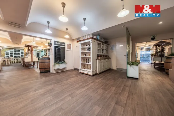 Pronájem restaurace, Praha - Žižkov, Roháčova, 616 m2
