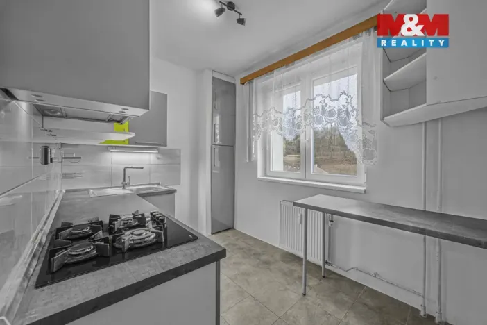 Prodej bytu 2+1, Hostinné, Sídliště, 52 m2