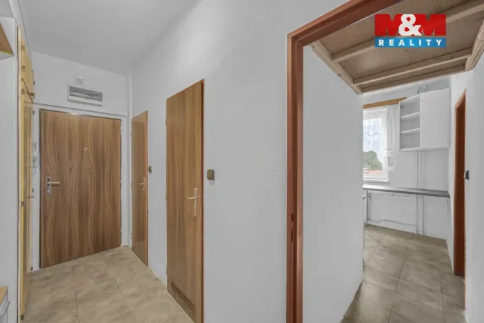 Prodej bytu 2+1, Hostinné, Sídliště, 52 m2