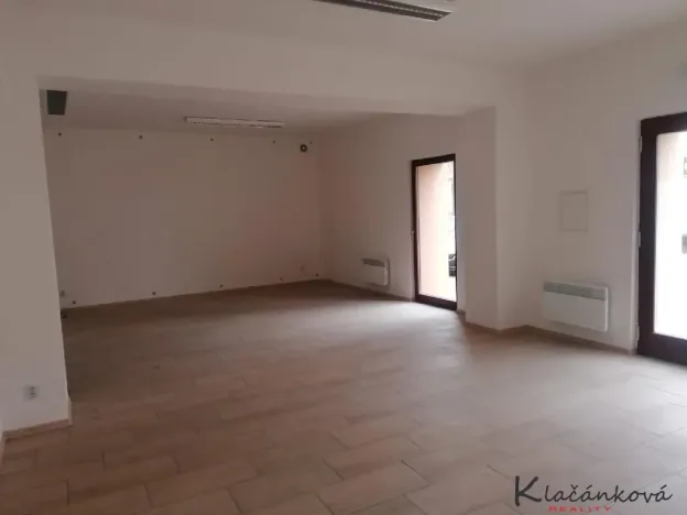 Pronájem kanceláře, Napajedla, Masarykovo náměstí, 66 m2