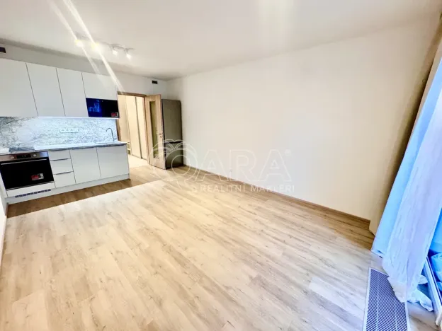 Pronájem bytu 1+kk, Praha - Hloubětín, Poděbradská, 32 m2