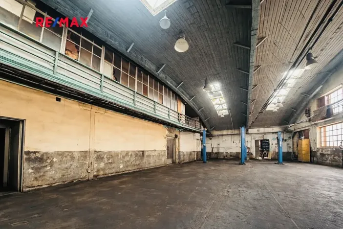 Pronájem obchodního prostoru, Praha - Horní Počernice, Komárovská, 500 m2