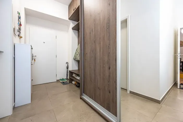 Pronájem bytu 2+kk, Praha, Tyršova, 56 m2