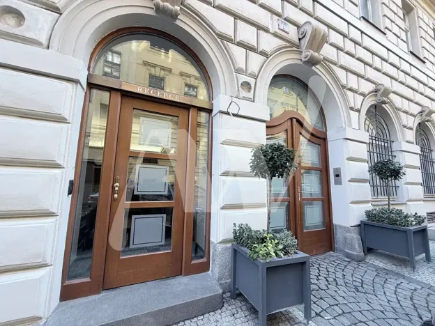 Pronájem kanceláře, Praha - Nové Město, Lazarská, 379 m2