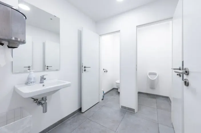 Pronájem kanceláře, Praha - Karlín, Křižíkova, 489 m2