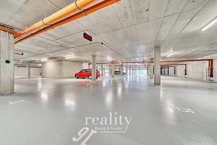 Prodej garážového stání, Znojmo, Kosmákova, 17 m2