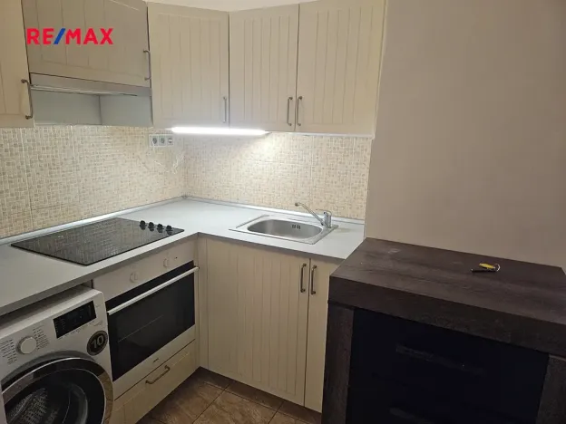Pronájem bytu 1+kk, Kladno, Čermákova, 30 m2