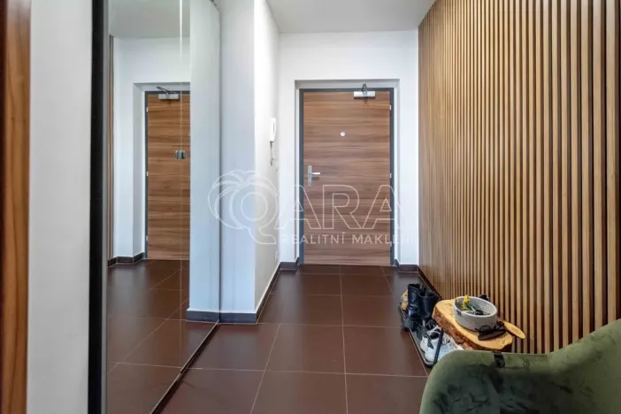 Prodej bytu 2+kk, Praha - Vysočany, Sousedíkova, 60 m2