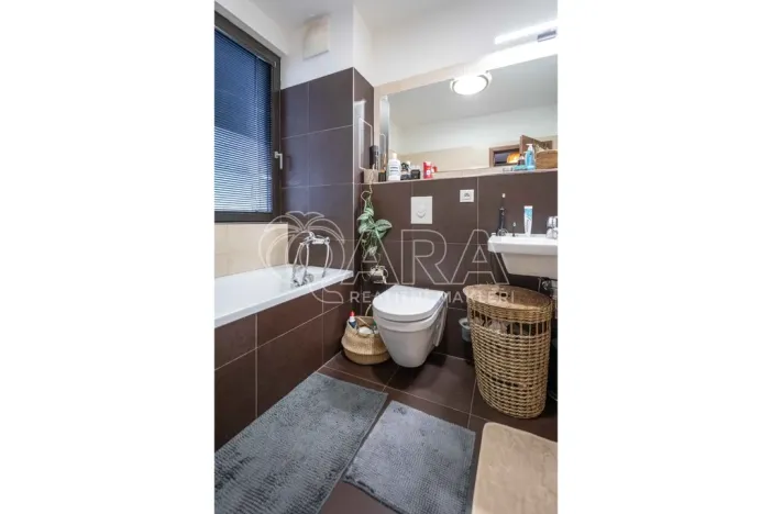 Prodej bytu 2+kk, Praha - Vysočany, Sousedíkova, 60 m2