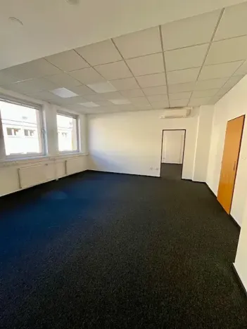 Pronájem kanceláře, Praha - Karlín, Prvního pluku, 63 m2