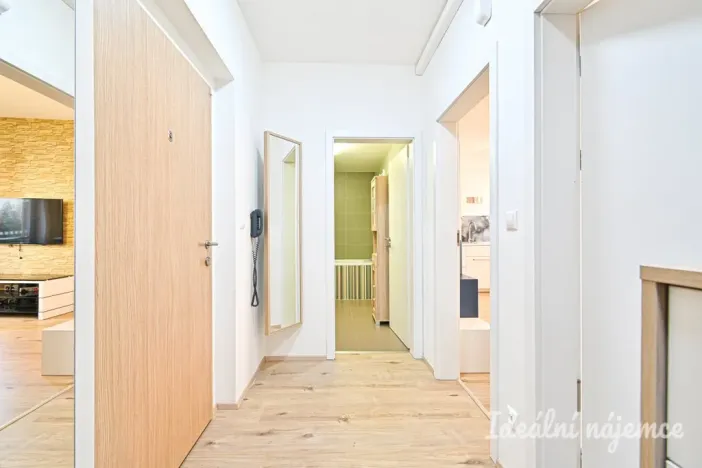 Pronájem bytu 2+kk, Brno, Mojmírovo náměstí, 44 m2