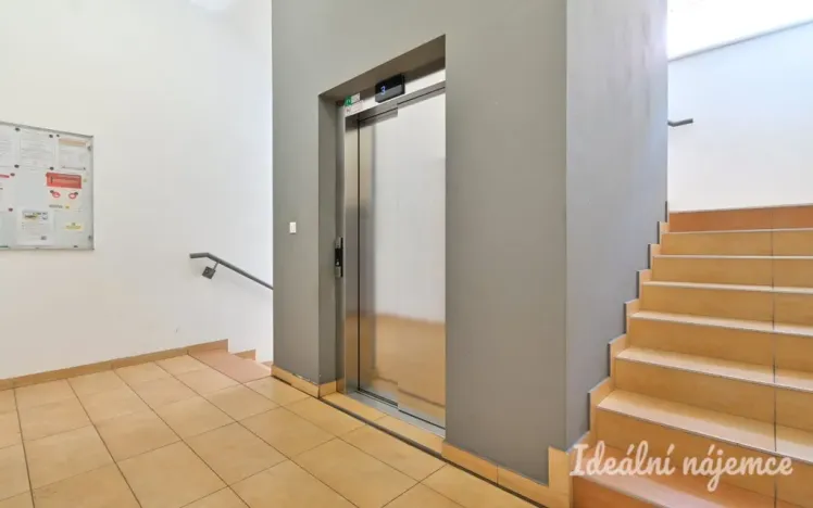 Pronájem bytu 2+kk, Brno, Mojmírovo náměstí, 44 m2