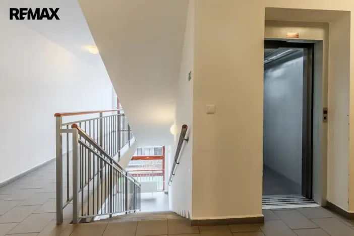 Prodej bytu 2+kk, Praha - Štěrboholy, Andersenova, 52 m2