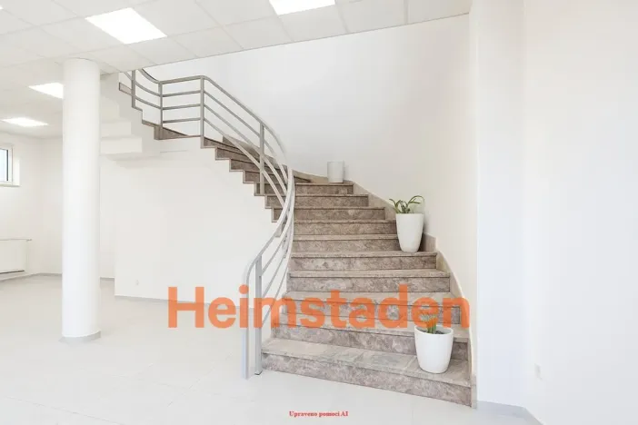 Pronájem kanceláře, Havířov - Město, nám. Republiky, 376 m2