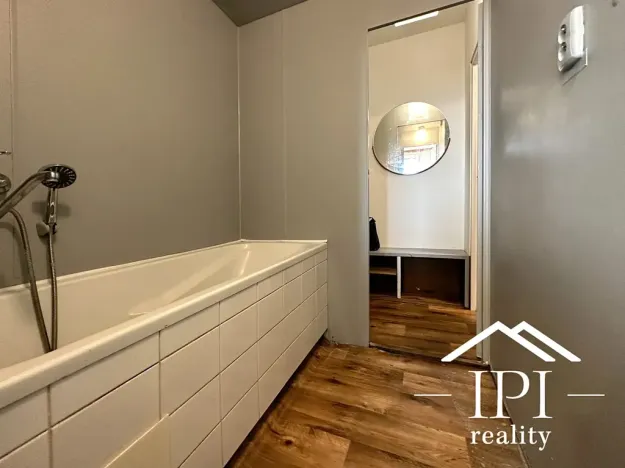 Prodej bytu 3+1, Praha - Podolí, Kaplická, 59 m2