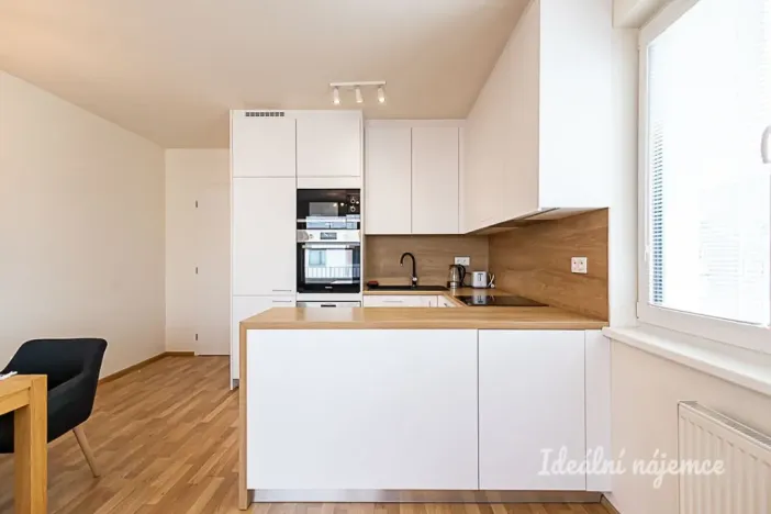 Pronájem bytu 2+kk, Praha - Vysočany, Strnadových, 59 m2