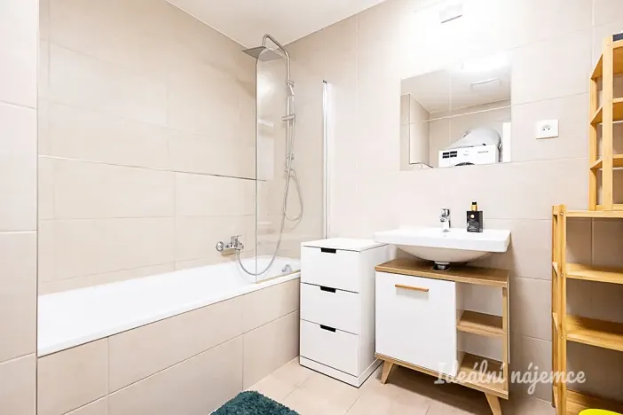 Pronájem bytu 2+kk, Praha - Vysočany, Strnadových, 59 m2