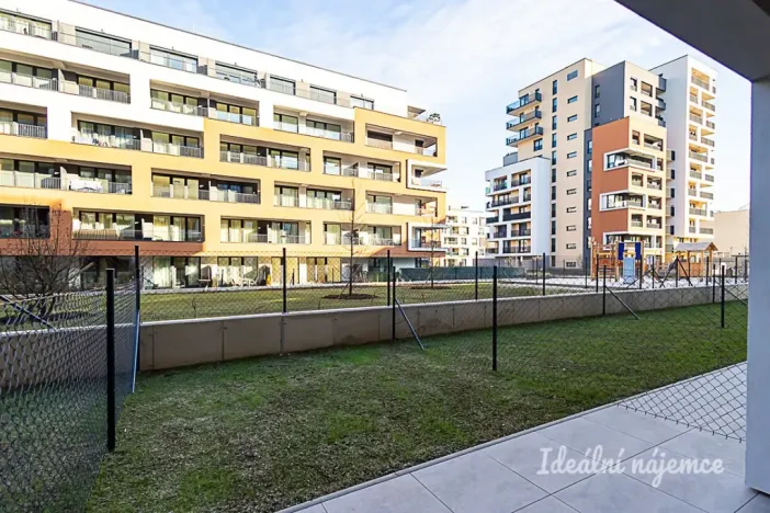 Pronájem bytu 1+kk, Praha - Hloubětín, Poděbradská, 32 m2