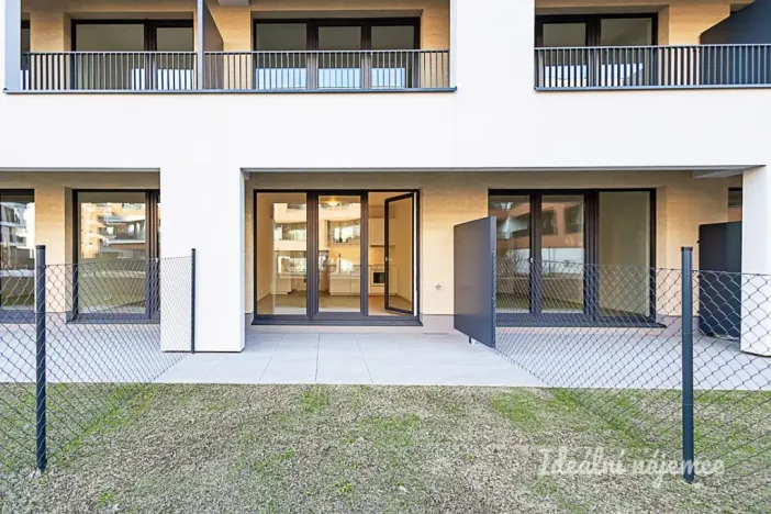 Pronájem bytu 1+kk, Praha - Hloubětín, Poděbradská, 32 m2