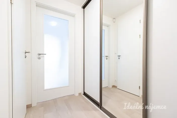 Pronájem bytu 1+kk, Praha - Hloubětín, Poděbradská, 32 m2
