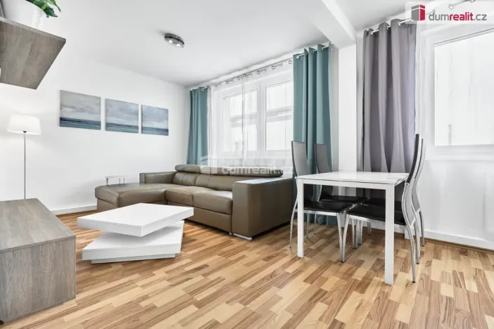 Prodej bytu 2+kk, Karlovy Vary - Bohatice, Dubová, 43 m2