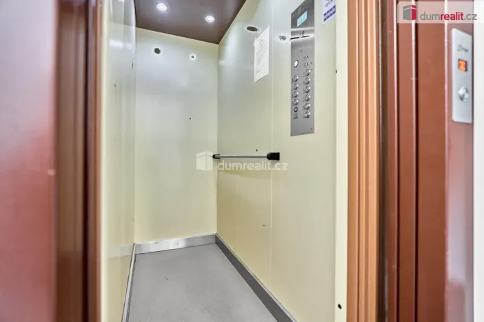 Prodej bytu 2+kk, Karlovy Vary - Bohatice, Dubová, 43 m2