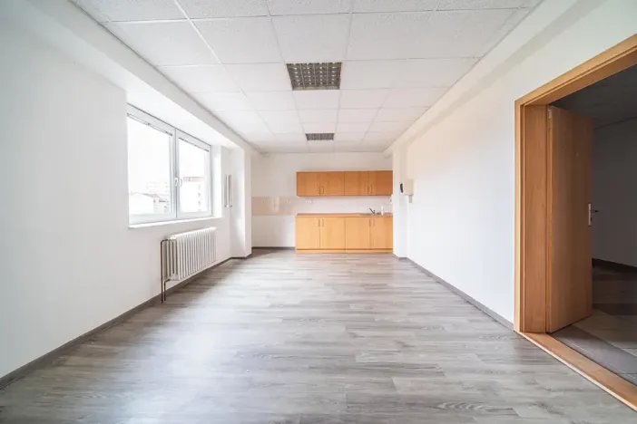 Pronájem kanceláře, Hradec Králové, Sušilova, 250 m2