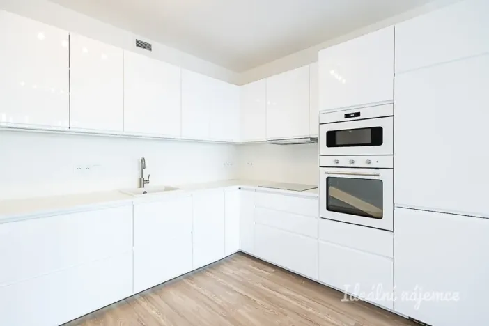 Pronájem bytu 2+kk, Praha, Poděbradská, 53 m2