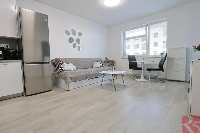 Pronájem bytu 2+kk, Praha - Uhříněves, Karla Guta, 50 m2