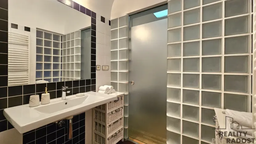 Pronájem bytu 2+kk, Praha, Masarykovo nábřeží, 51 m2