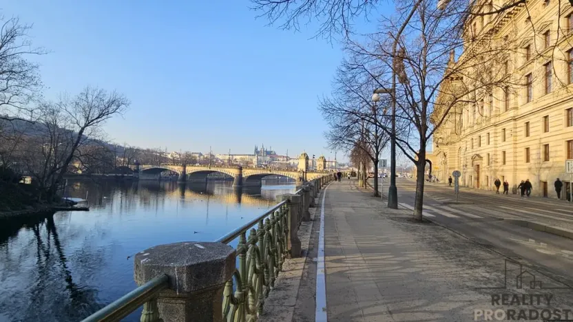 Pronájem bytu 2+kk, Praha, Masarykovo nábřeží, 51 m2