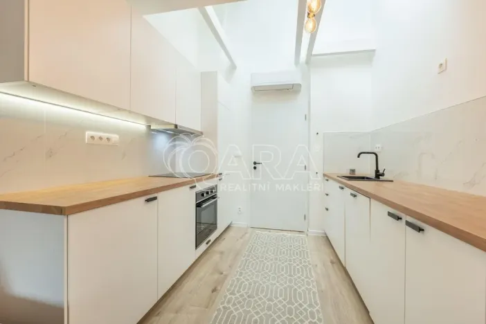 Prodej bytu 2+kk, Praha - Smíchov, Holubova, 48 m2