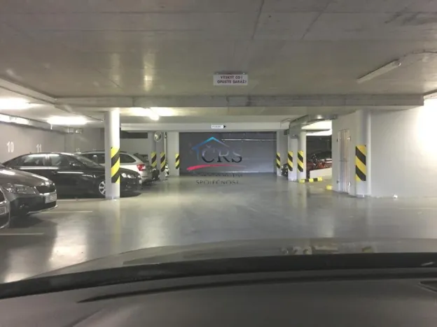 Pronájem garážového stání, Praha, Letňany, 12 m2