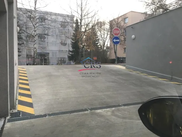 Pronájem garážového stání, Praha - Letňany, Frýdecká, 12 m2