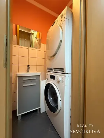 Pronájem bytu 2+kk, Hradec Králové, Šmilovského, 50 m2