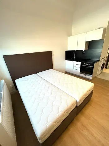 Pronájem bytu 1+kk, Praha - Vysočany, Poděbradská, 27 m2
