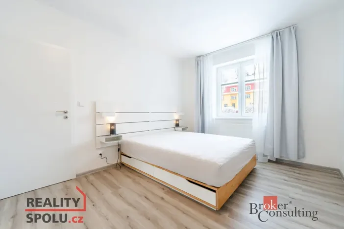 Pronájem bytu 2+kk, Liberec - Liberec I-Staré Město, nám. Žižkovo, 45 m2