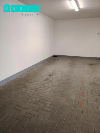 Pronájem garážového stání, Olomouc - Hejčín, Jarmily Glazarové, 16 m2