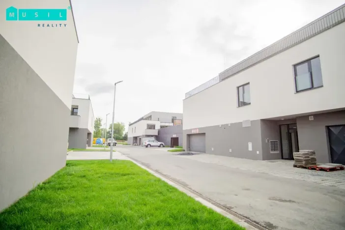 Pronájem garážového stání, Olomouc - Nové Sady, 32 m2