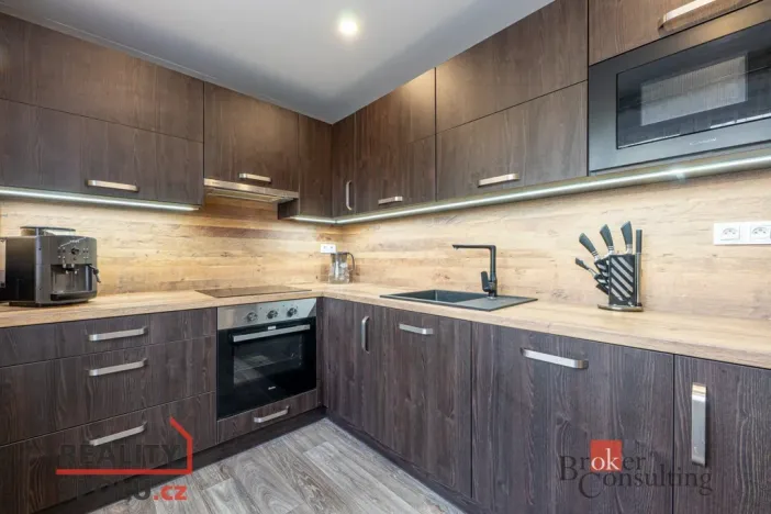 Prodej bytu 3+1, Zbůch, Náměstí, 79 m2