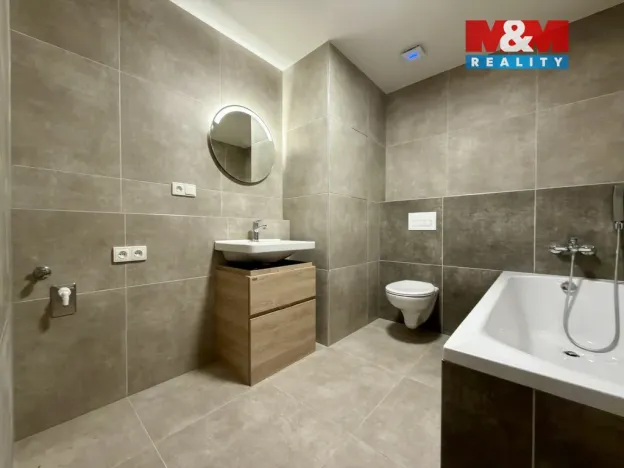 Pronájem bytu 1+kk, České Budějovice - České Budějovice 5, Dobrovodská, 40 m2