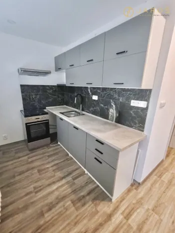 Pronájem bytu 3+1, Cheb, Stavbařů, 84 m2