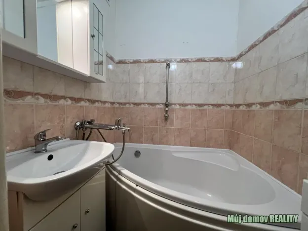 Pronájem bytu 2+1, Praha - Vysočany, Poděbradská, 58 m2