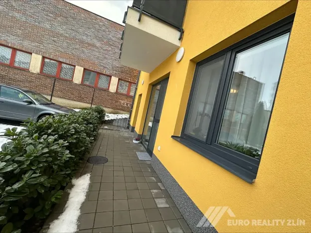 Pronájem bytu 1+kk, Otrokovice, Nábřeží, 38 m2