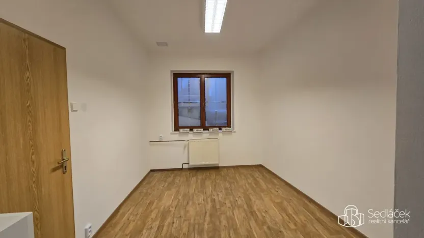 Pronájem kanceláře, Sokolov, nábřeží Petra Bezruče, 25 m2