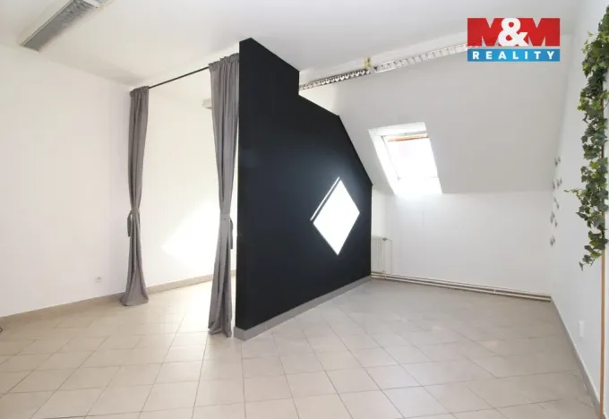 Pronájem obchodního prostoru, Chlumec nad Cidlinou - Chlumec nad Cidlinou IV, Kozelkova, 24 m2