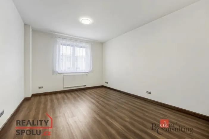 Pronájem bytu 1+kk, Pardubice - Zelené Předměstí, Rokycanova, 29 m2