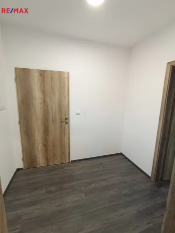 Pronájem bytu 1+kk, Zlín - Malenovice, Jarolímkovo náměstí, 27 m2