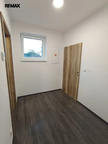 Pronájem bytu 1+kk, Zlín - Malenovice, Jarolímkovo náměstí, 27 m2